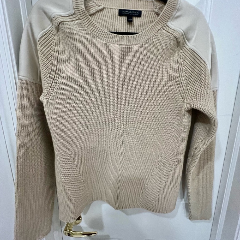 Banana Republic Women's Beige Crew Neck Sweater